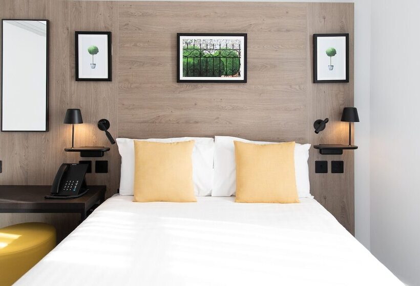 Отель Princes Square