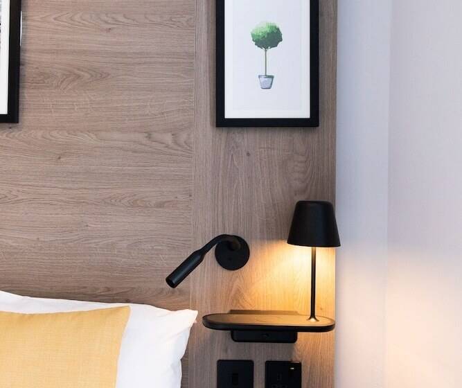 هتل Princes Square