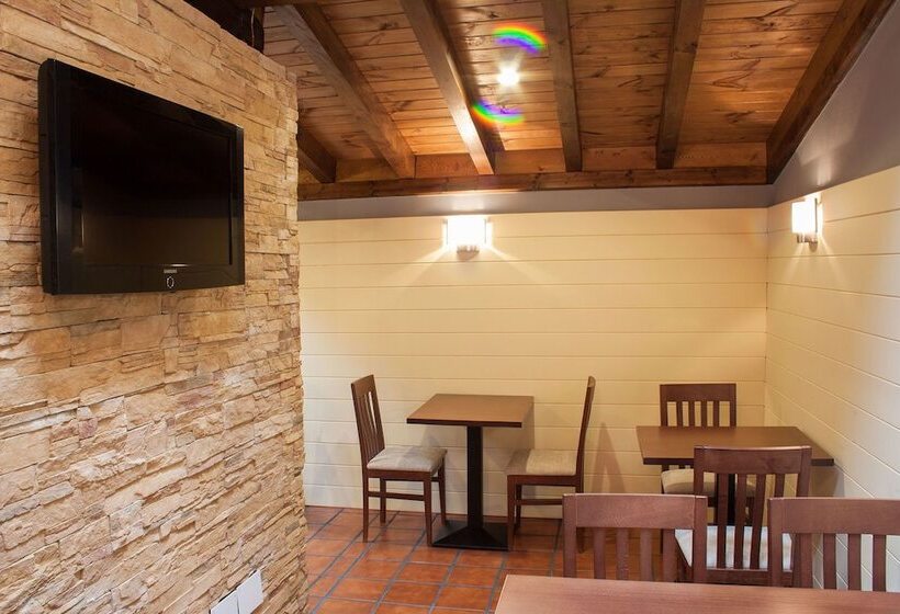 فندق ريفى Entremontes