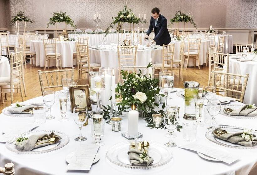 هتل The Address Cork