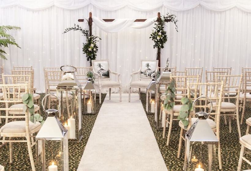 هتل The Address Cork