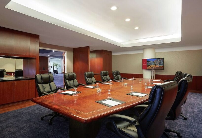 هتل The Beverly Hilton