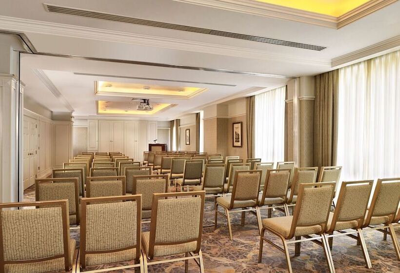 The College Green Dublin Hotel, Autograph Collection