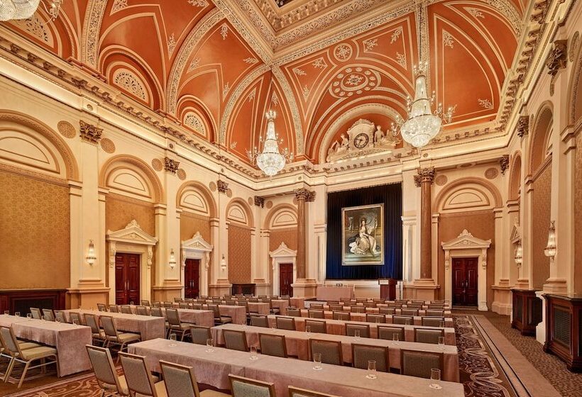 The College Green Dublin Hotel, Autograph Collection