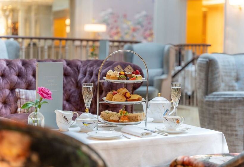 The College Green Dublin Hotel, Autograph Collection