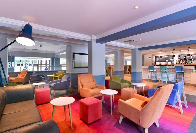 Отель Travelodge Bath Waterside