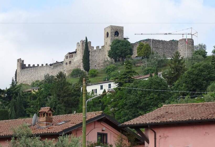 בית מלון כפרי West Garda