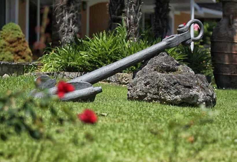 בית מלון כפרי West Garda