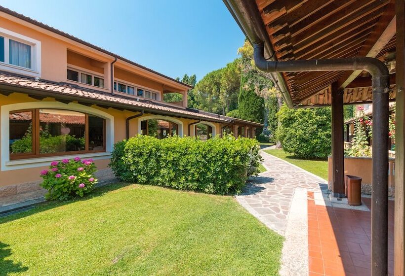 בית מלון כפרי West Garda