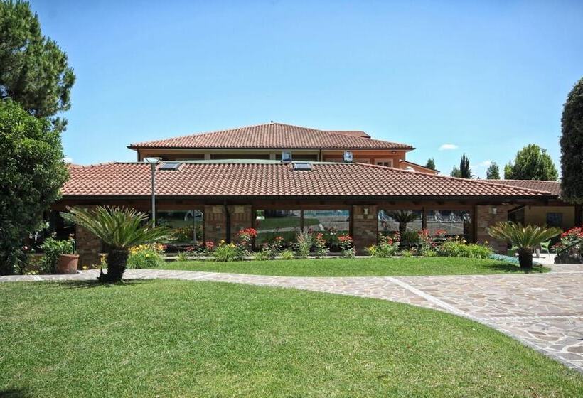 בית מלון כפרי West Garda