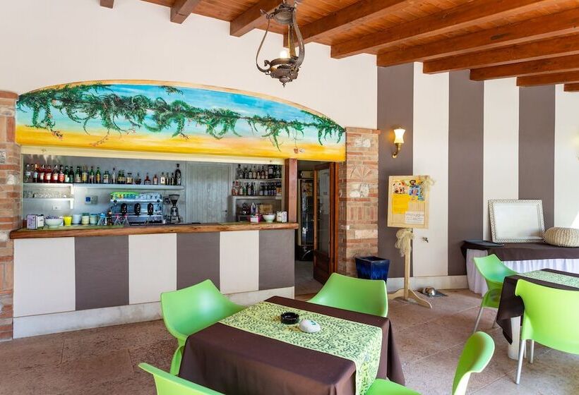 בית מלון כפרי West Garda