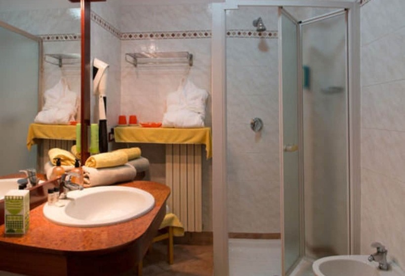 בית מלון כפרי West Garda