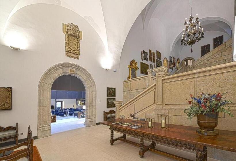 Parador De Turismo De León