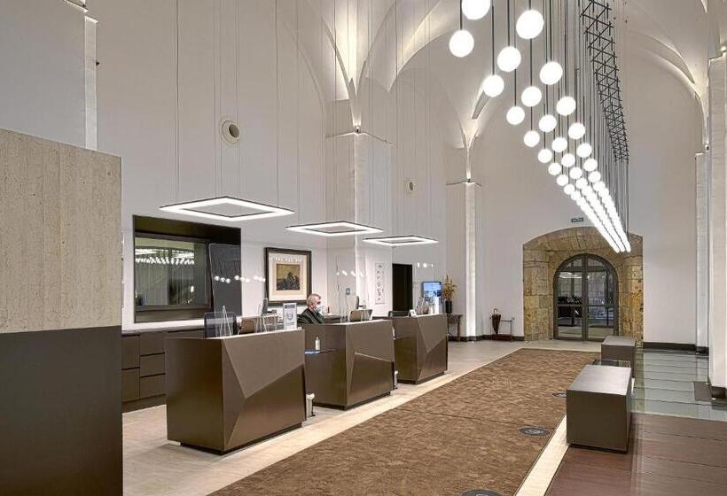 Parador De Turismo De León