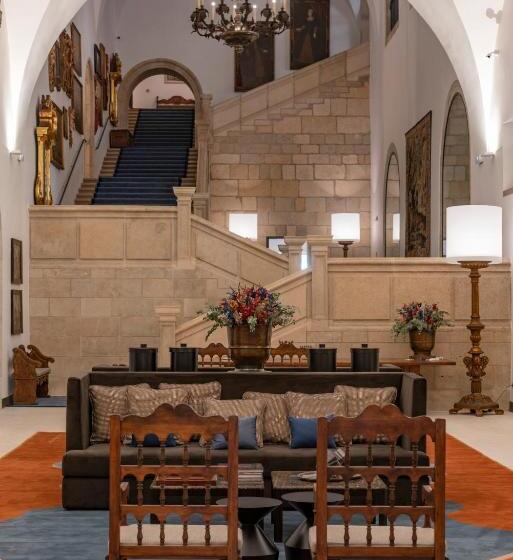 Parador De Turismo De León