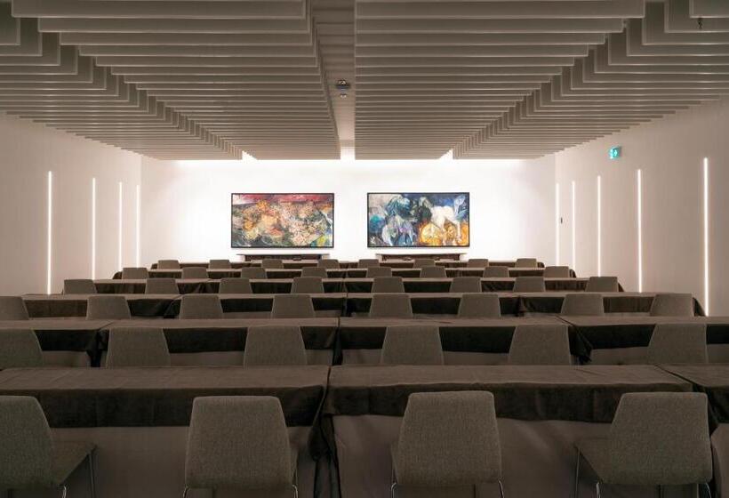 Parador De Turismo De León