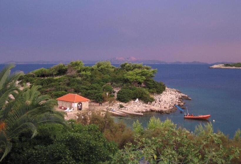 Priscapac Resort & Apartments