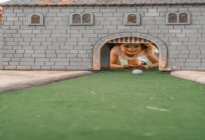 استراحتگاه Magic Robin Hood