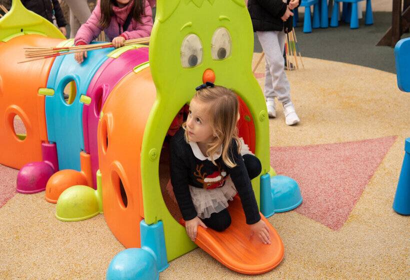 استراحتگاه Magic Robin Hood