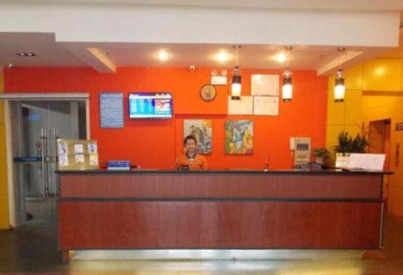 בית מלון כפרי 7 Days Inn Chengdu North Railway Metro Station