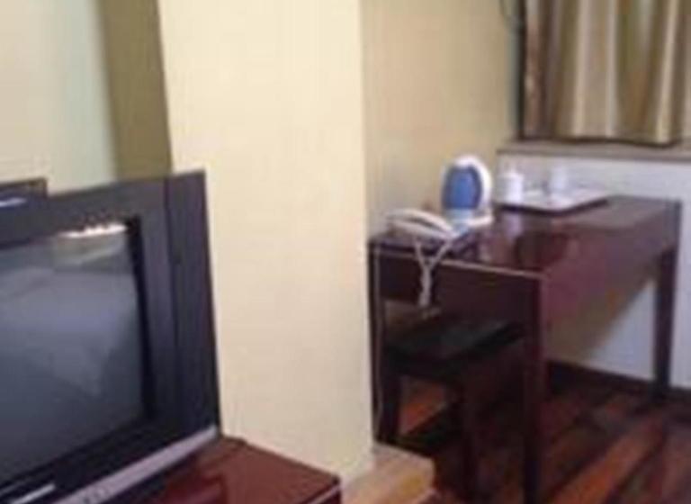 فندق 7days Inn Urumuqi West Kashi Road Airport