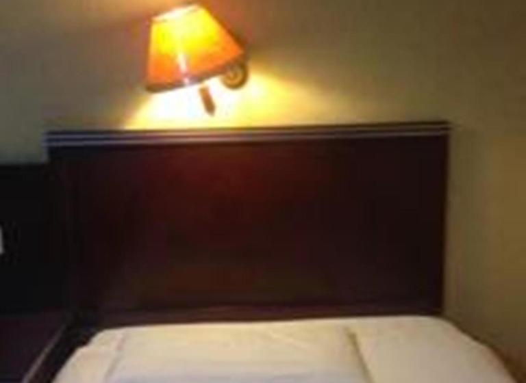 فندق 7days Inn Urumuqi West Kashi Road Airport