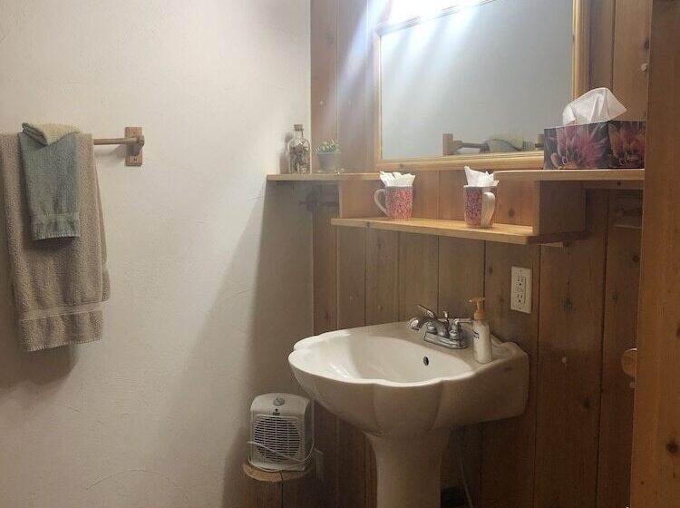 Отель Beaver Guestranch