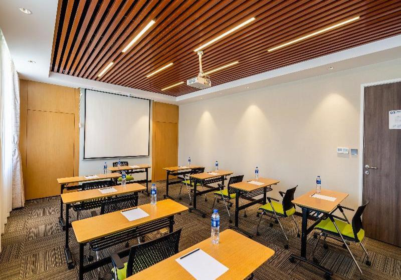 Отель Holiday Inn Express Litang, An Ihg