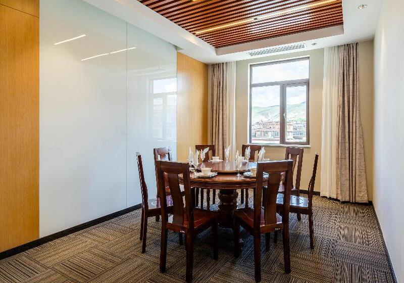 Отель Holiday Inn Express Litang, An Ihg