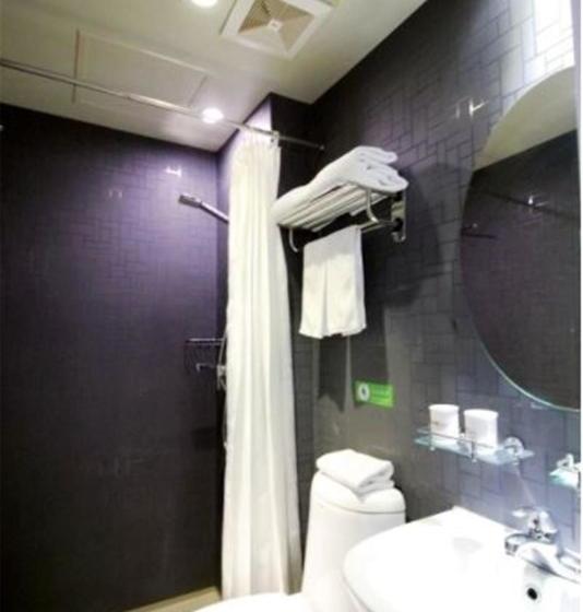 فندق Hanting  Qingdao Railway Station West Square