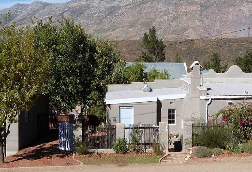 Cosy 6 Person Cottage With Mountain View