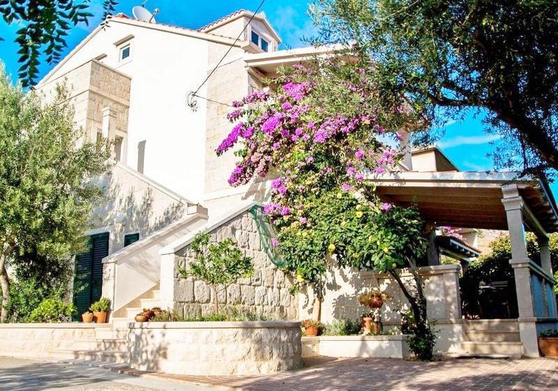 ホテル Apartments Iskra