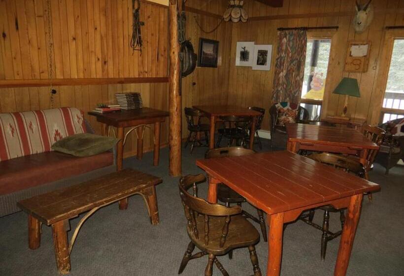 فندق Black Cat Guest Ranch