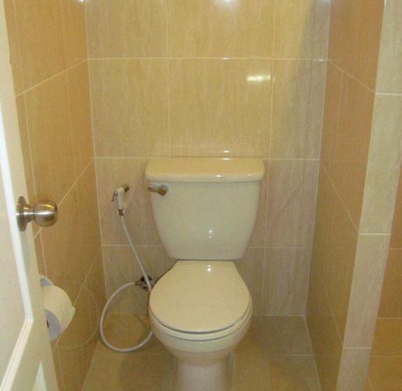 בית מלון כפרי Charlie S Bungalows