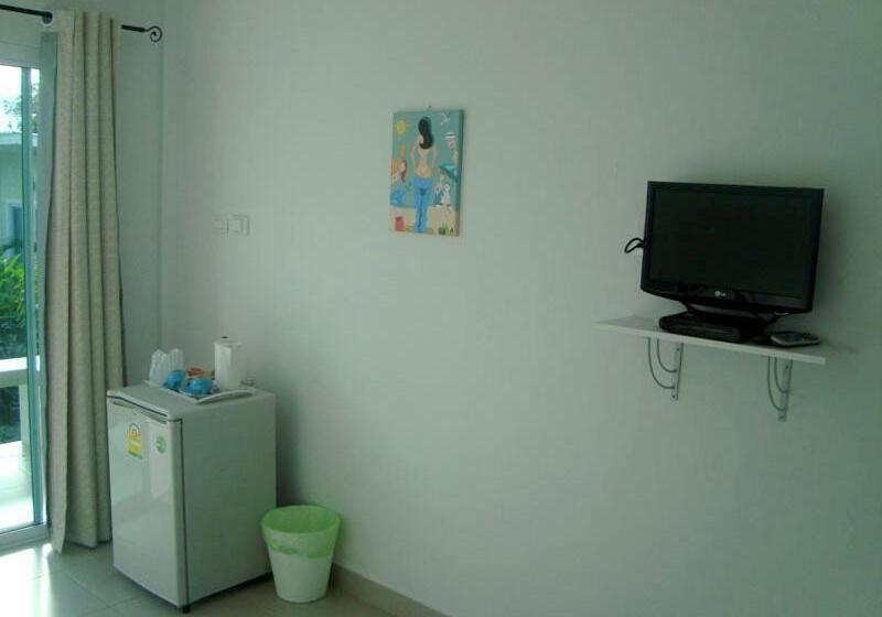 בית מלון כפרי Charlie S Bungalows