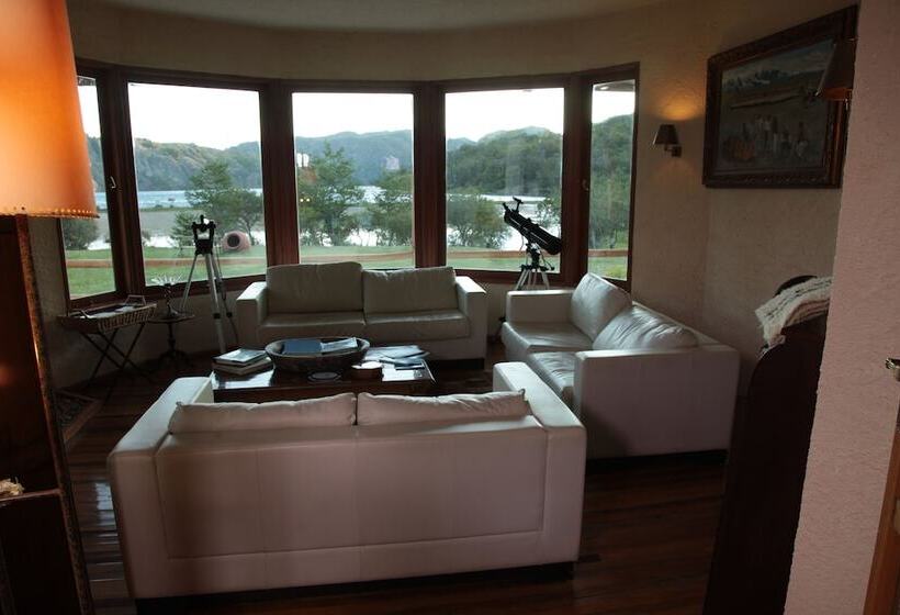 Отель Parador Austral Lodge
