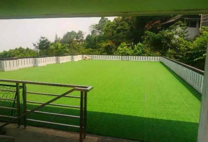 בית מלון כפרי Tjokro