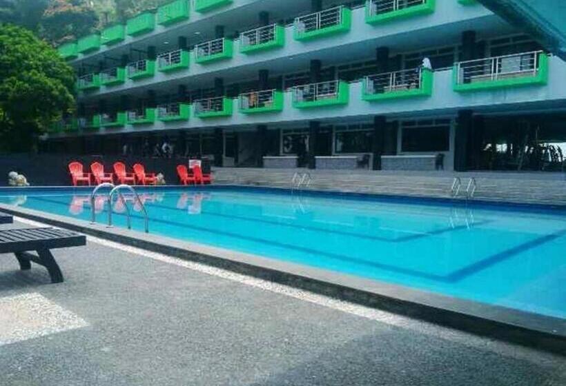 בית מלון כפרי Tjokro