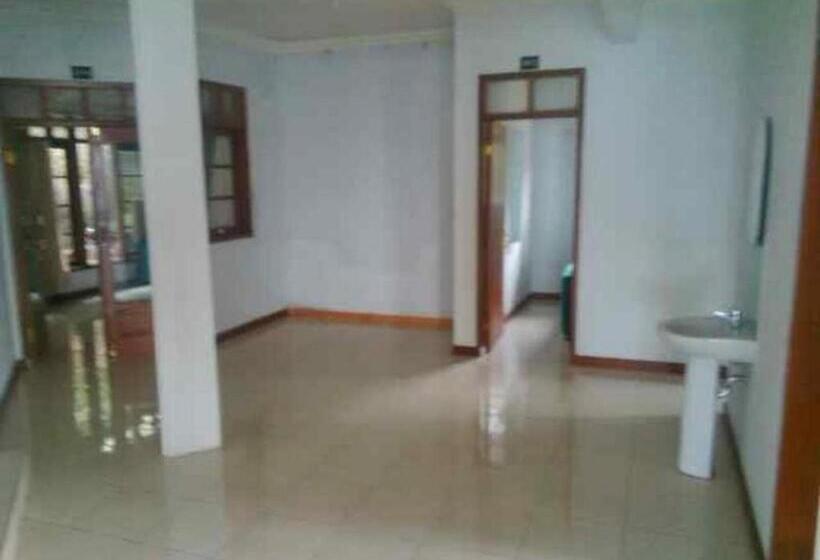 בית מלון כפרי Tjokro