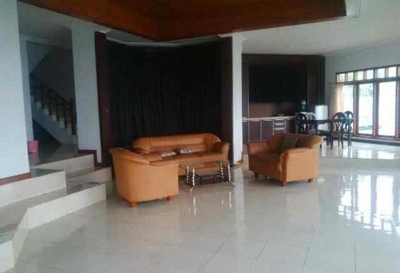 בית מלון כפרי Tjokro