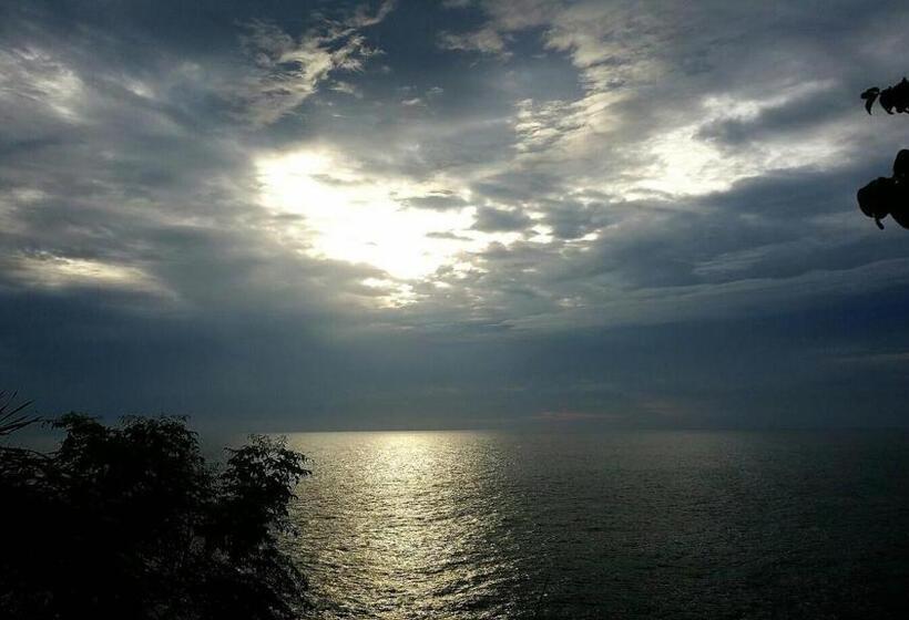 Отель Ocean View Resort Koh Sichang