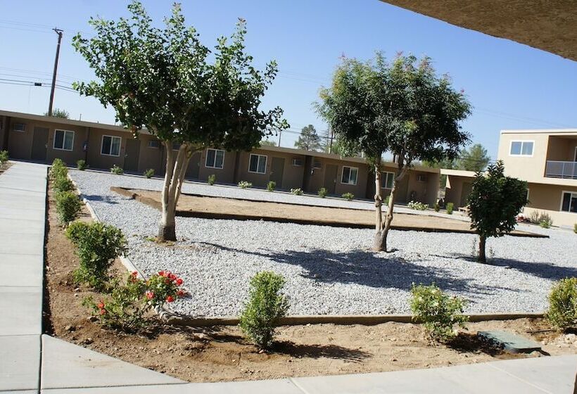 Apple Valley Hotel & Lodge