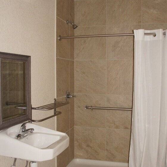 Apple Valley Hotel & Lodge