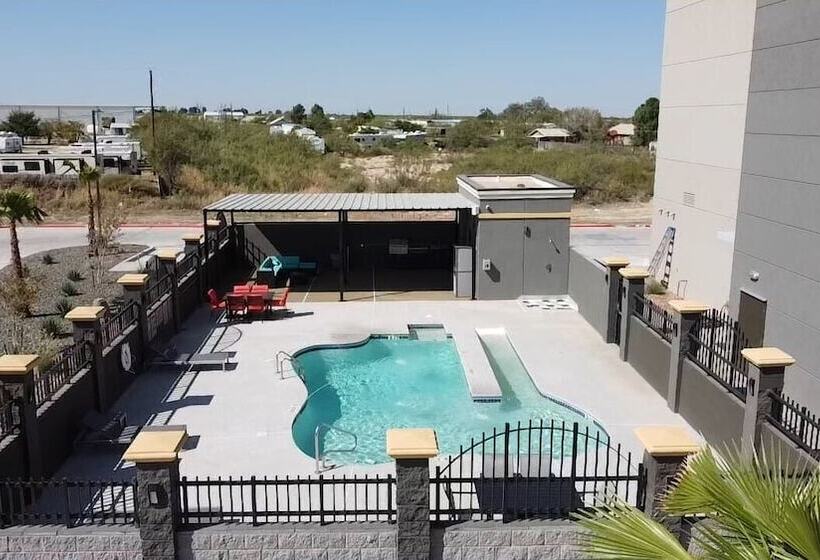 בית מלון כפרי La Quinta Inn & Suites By Wyndham Fort Stockton Northeast