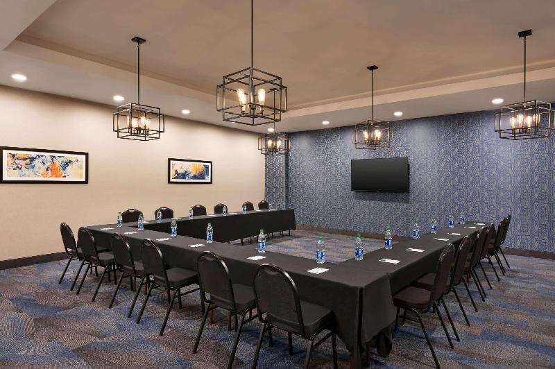 هتل La Quinta Inn & Suites By Wyndham Marysville