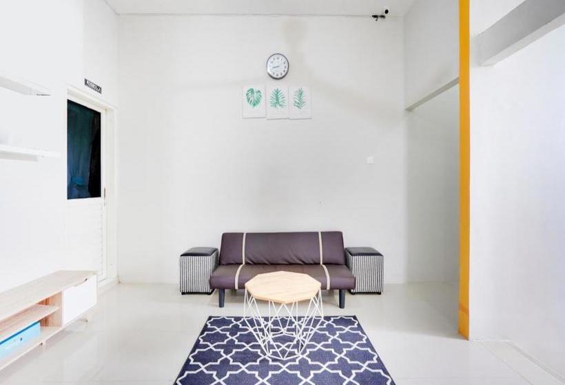 בית מלון כפרי Oyo 3705 Orchid Family Residence