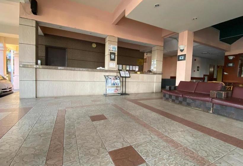 فندق Oyo 90061 Kuhara Court Apartment Suite