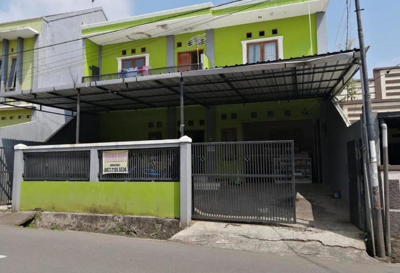 ホテル Spot On 3708 Rancabali Homestay