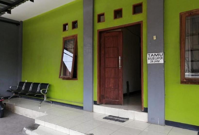 ホテル Spot On 3708 Rancabali Homestay