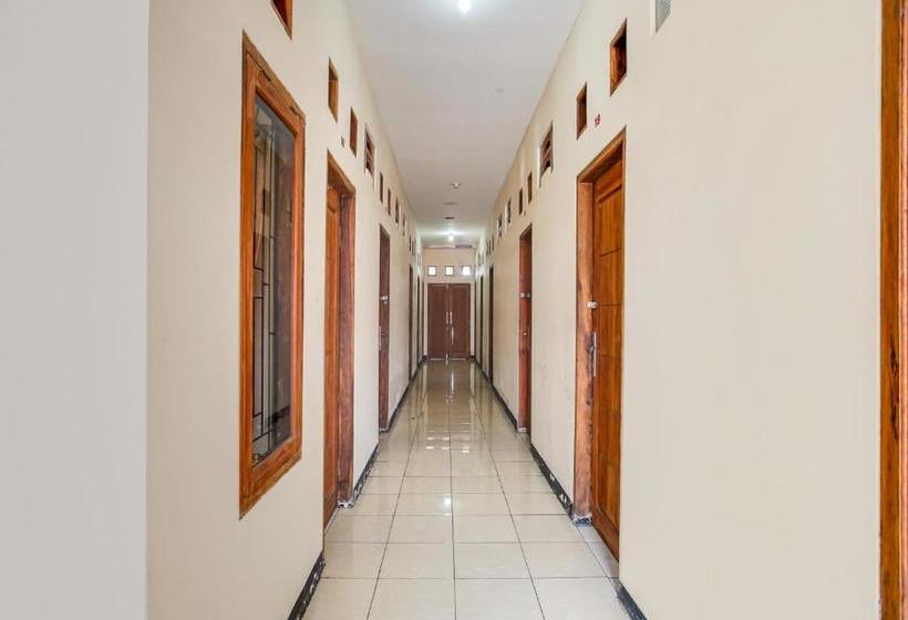 ホテル Spot On 3708 Rancabali Homestay